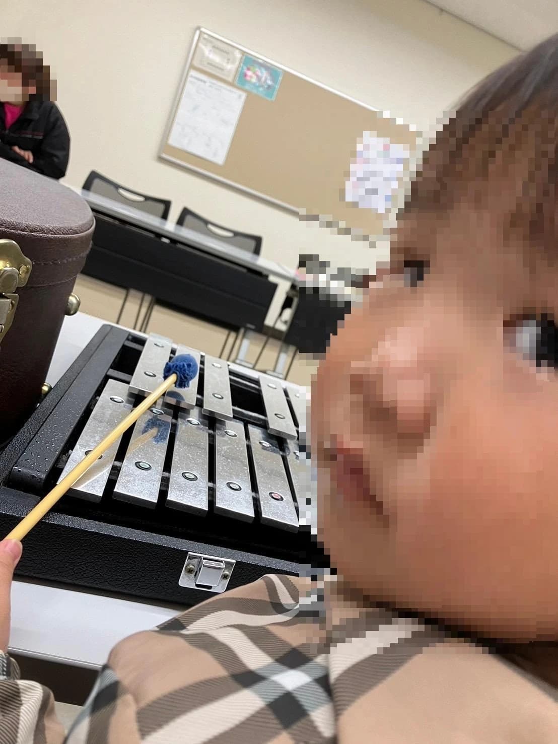 音楽に合わせて歌ったり踊ったり