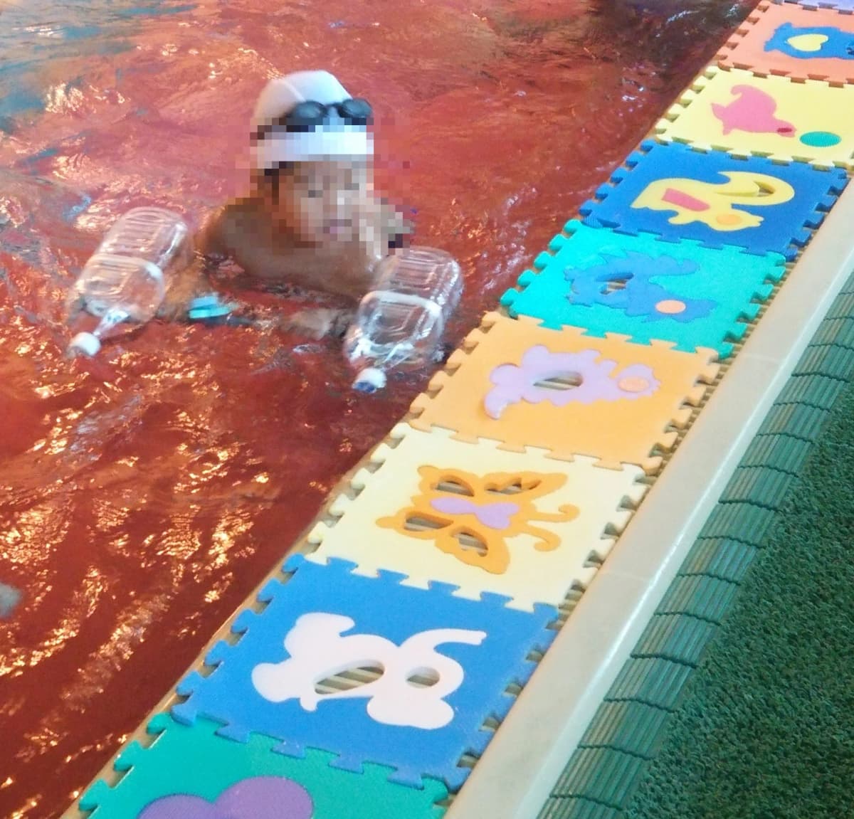 優しいコーチ達が泳ぎ方を教えてくれます。