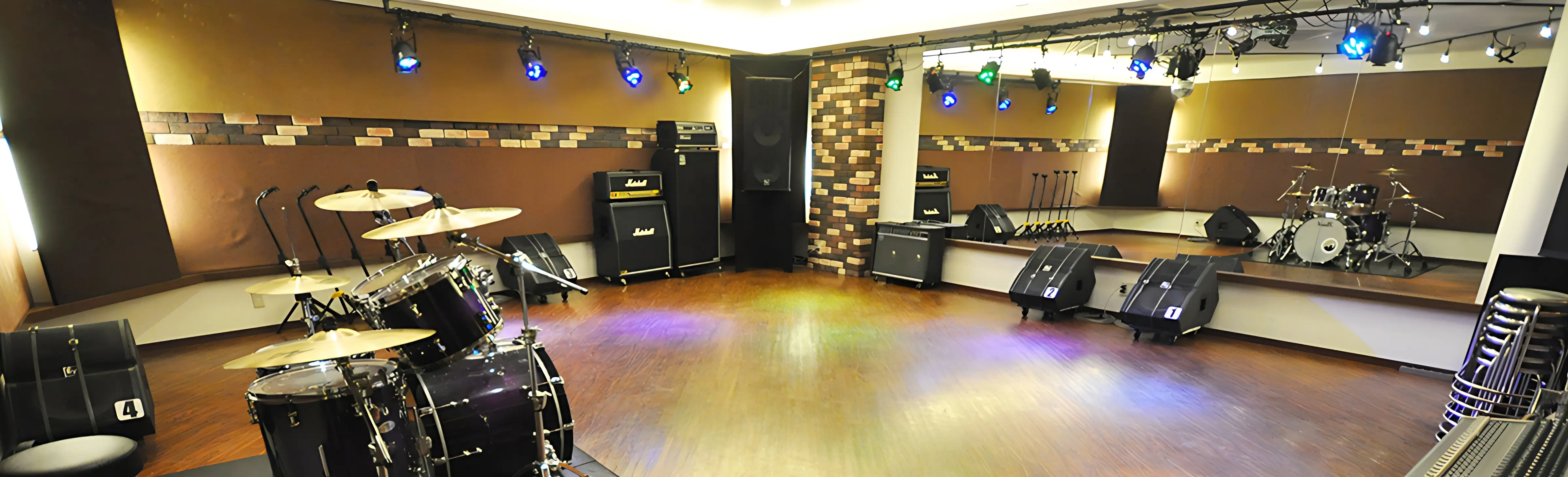 INSmeK ダンス sound studio PACKS 船橋店のサムネイル画像 5