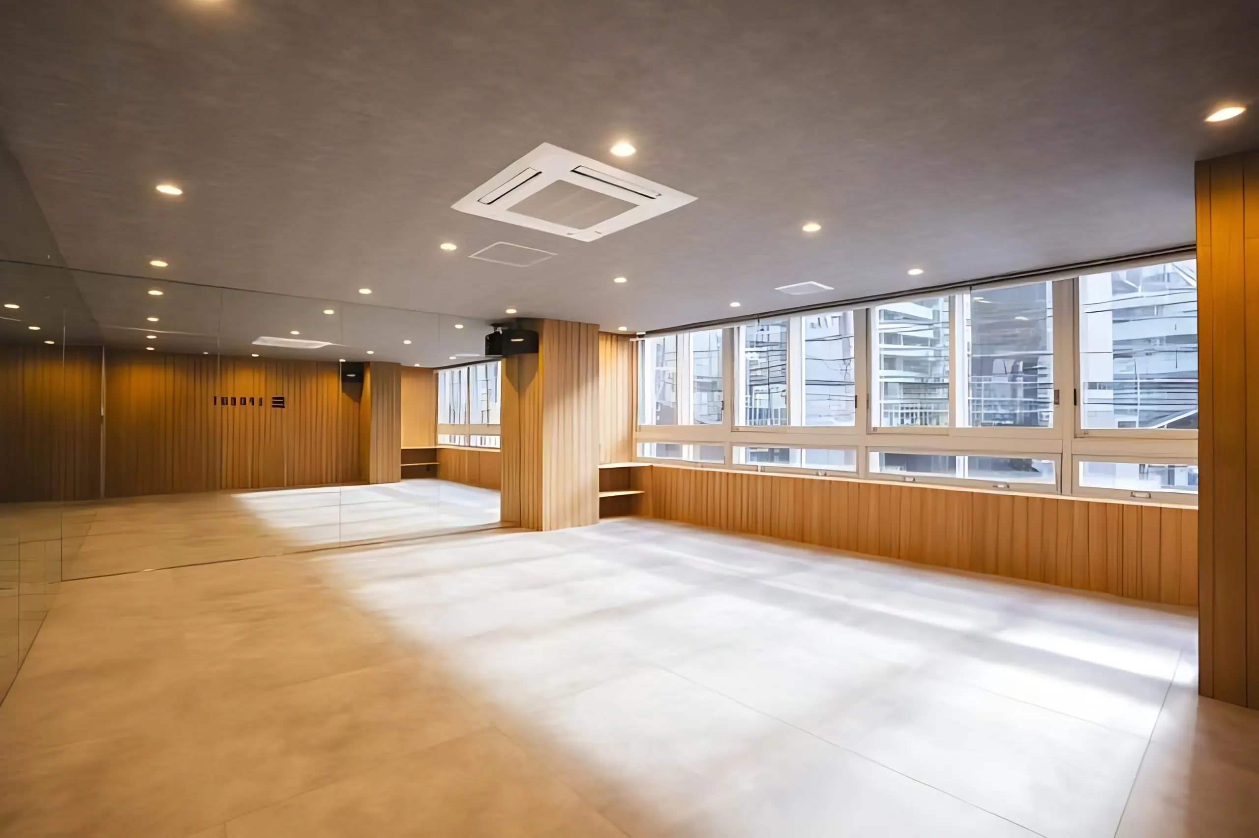 スプラウト ダンス 北梅田店のメイン画像