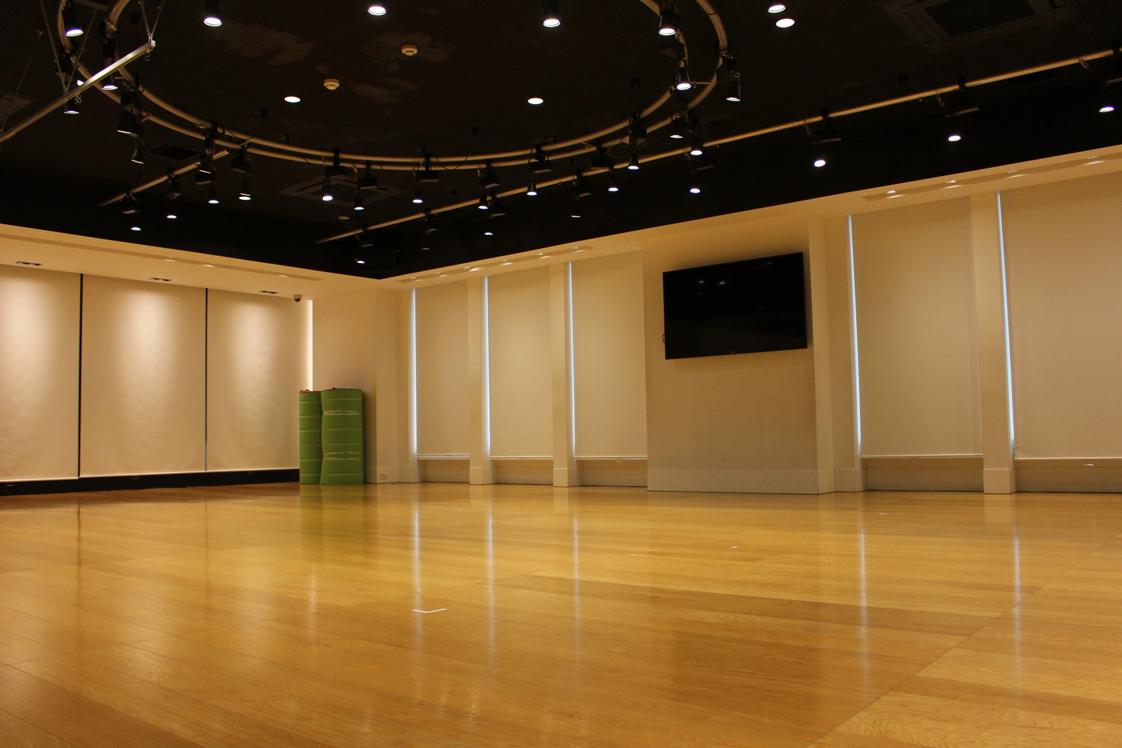 EXPG ENTERTAINMENT 演劇 OMIYAのサムネイル画像 4