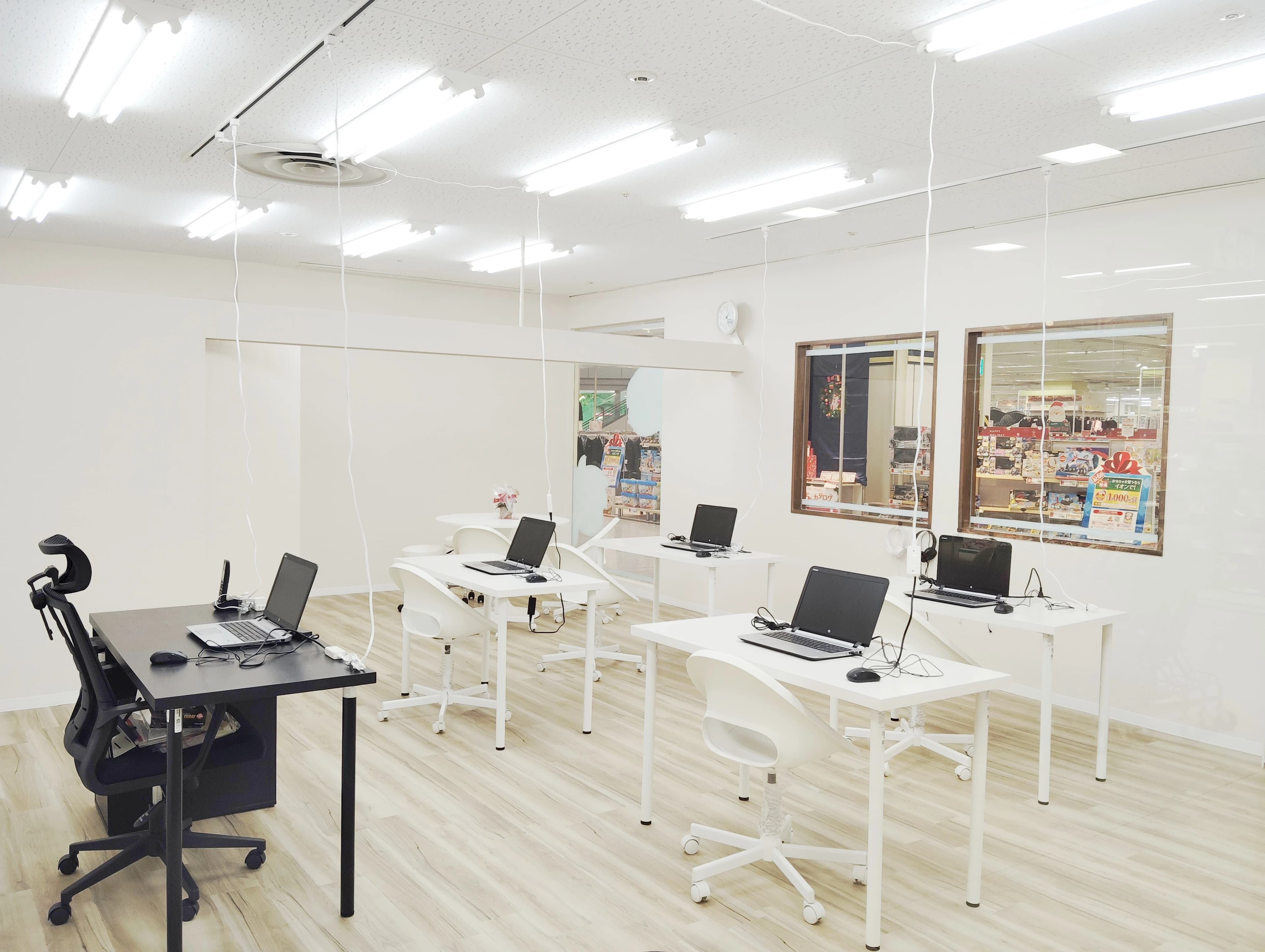 プログラミングスクールiTeenイオン高槻校のサムネイル画像 3