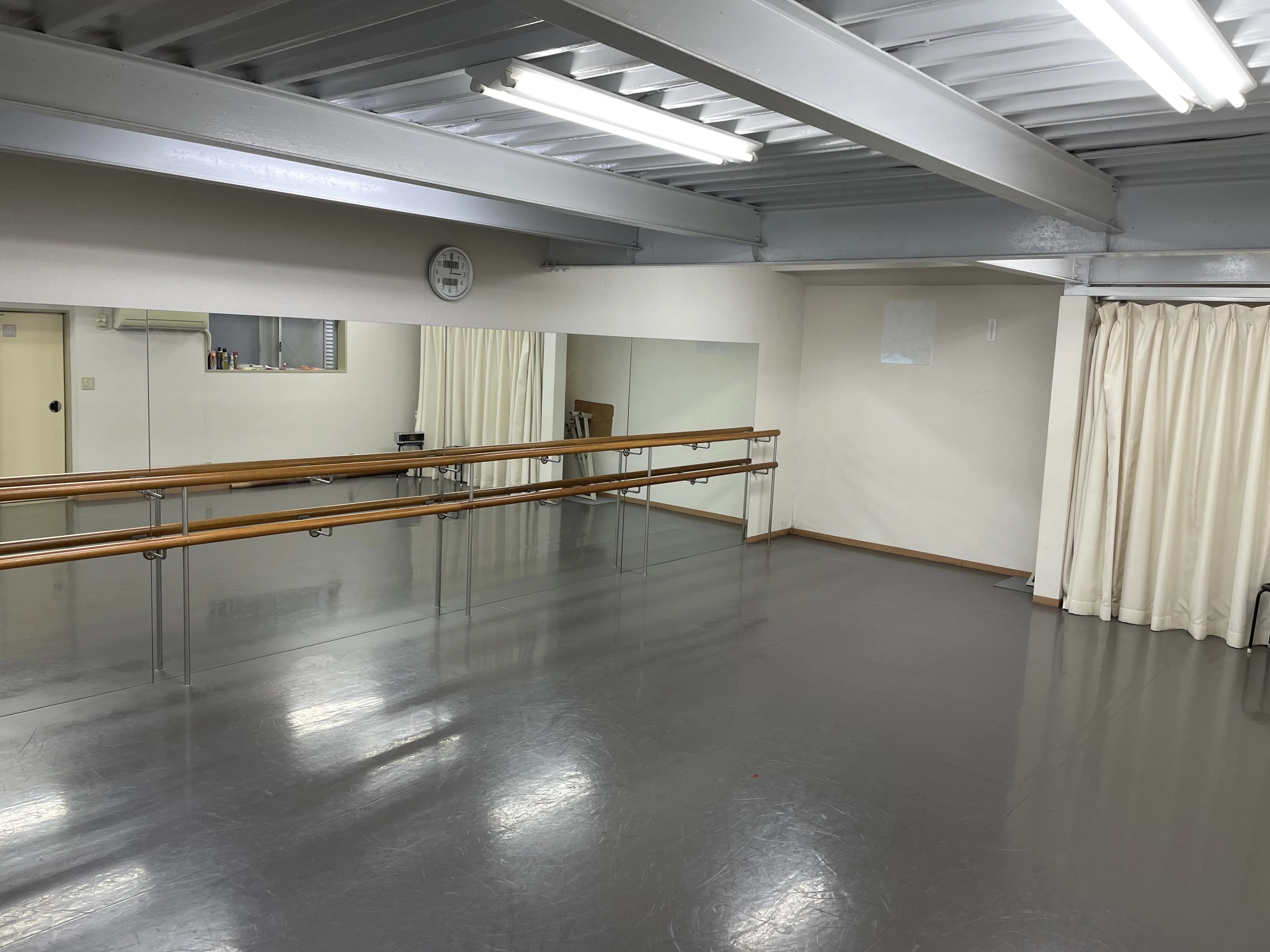 イナババレエスタジオ 氷川台教室のサムネイル画像 3