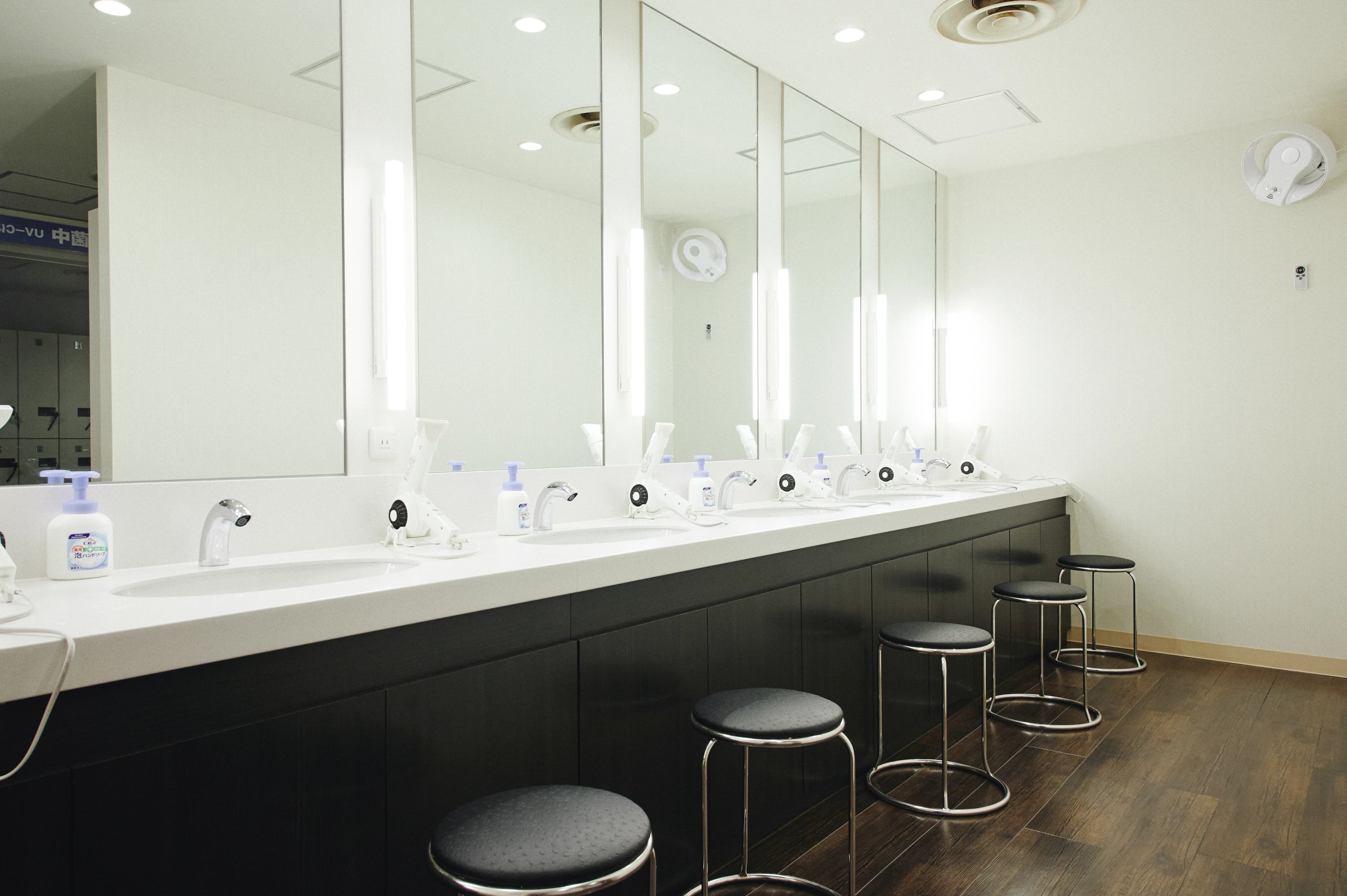 Gold’s Gym(ゴールドジム) バレエ 横浜馬車道店本館6のサムネイル画像 3