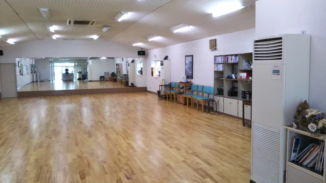 ダンススクールイイヌマ 三ノ輪町本興寺教室のサムネイル画像 3