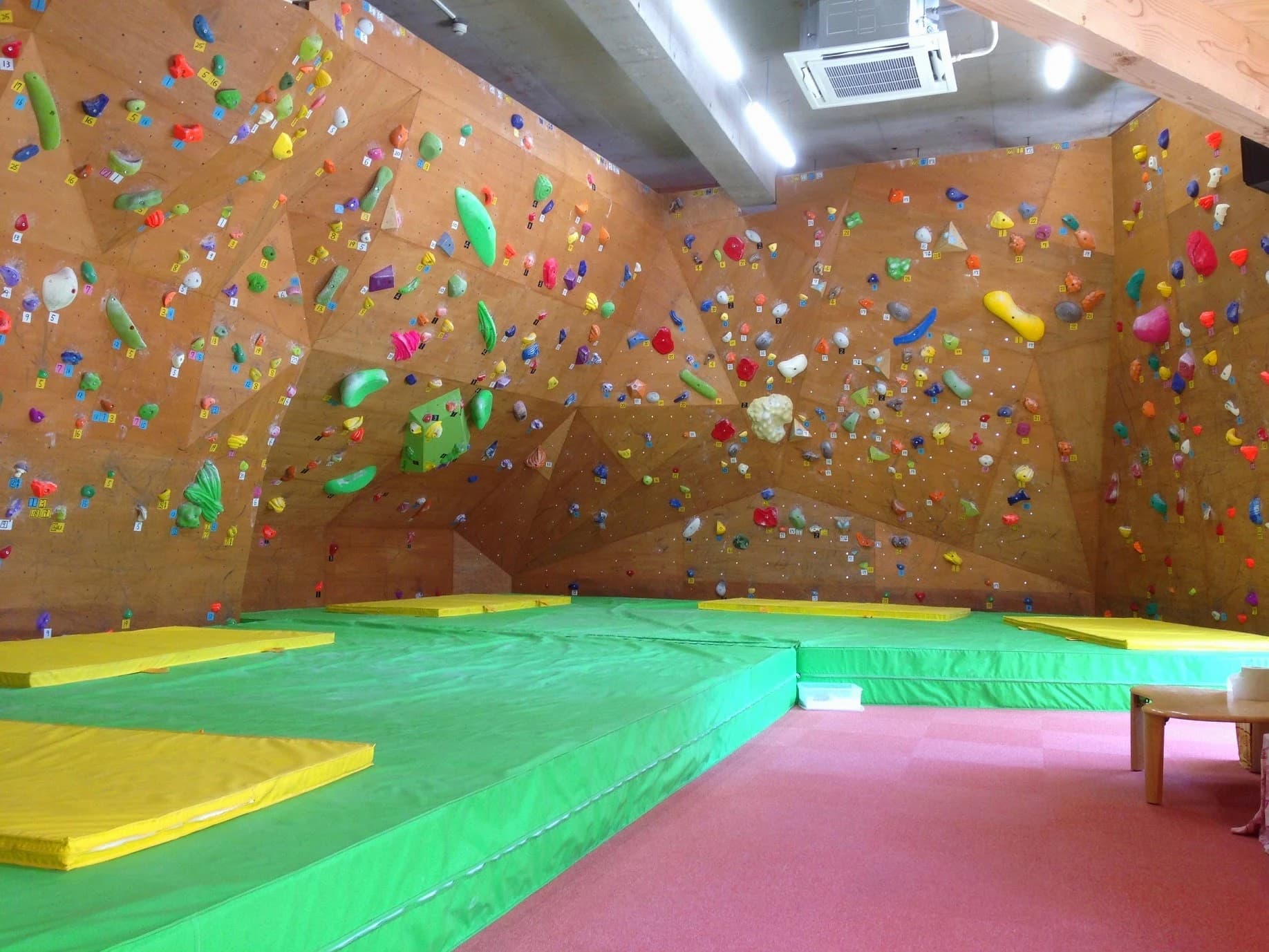 ボルダリングジムMUSHROOMING 天神橋教室のサムネイル画像 4