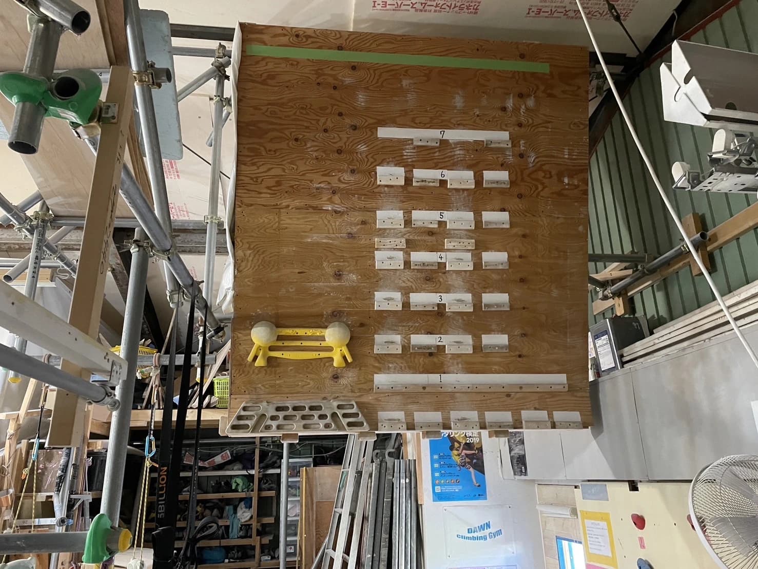 ドーンクライミングジム ボルダリング 塚口本町教室のサムネイル画像 4