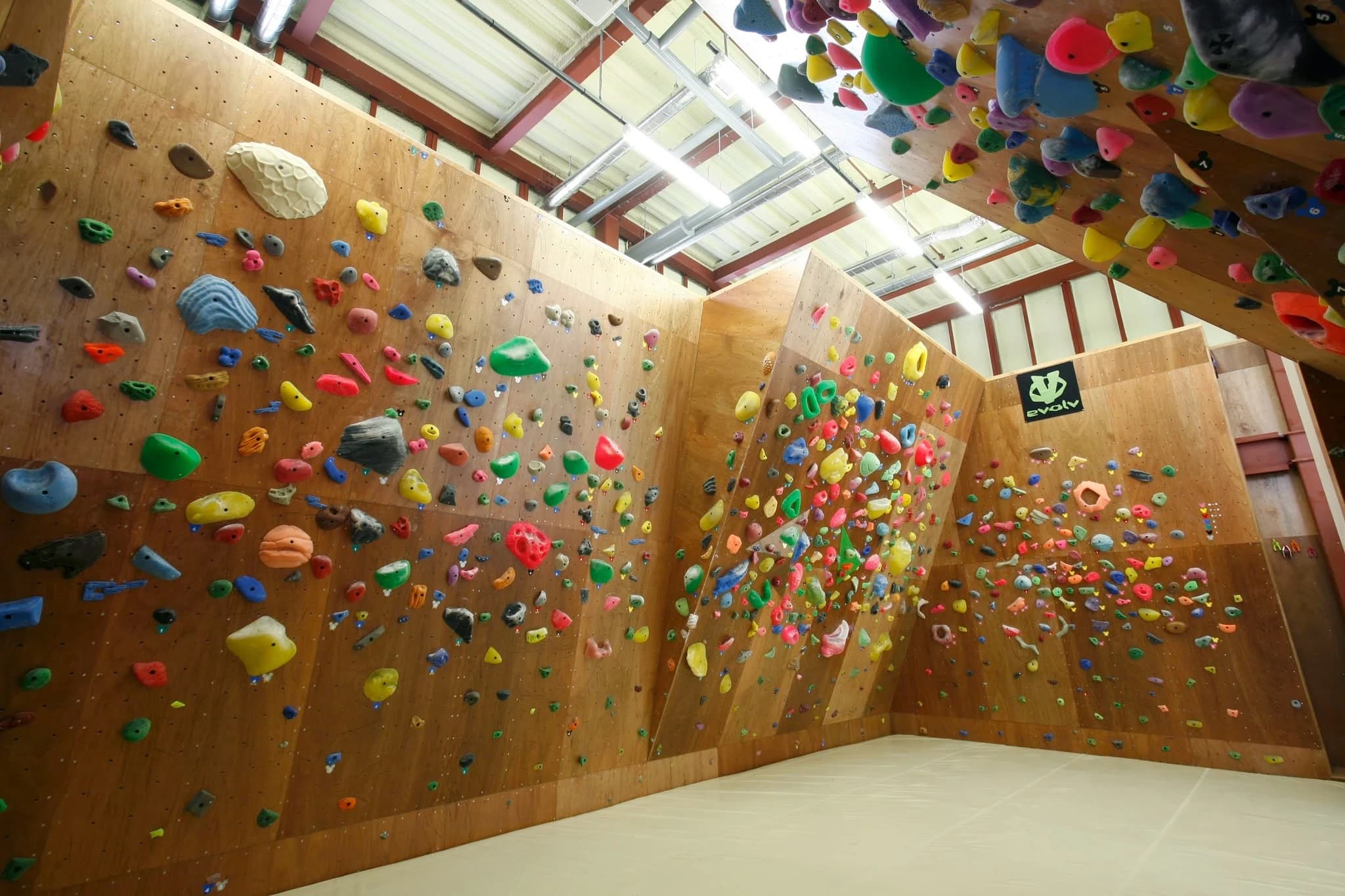 ボルダリングジム UNITY 松小田本町教室のメイン画像