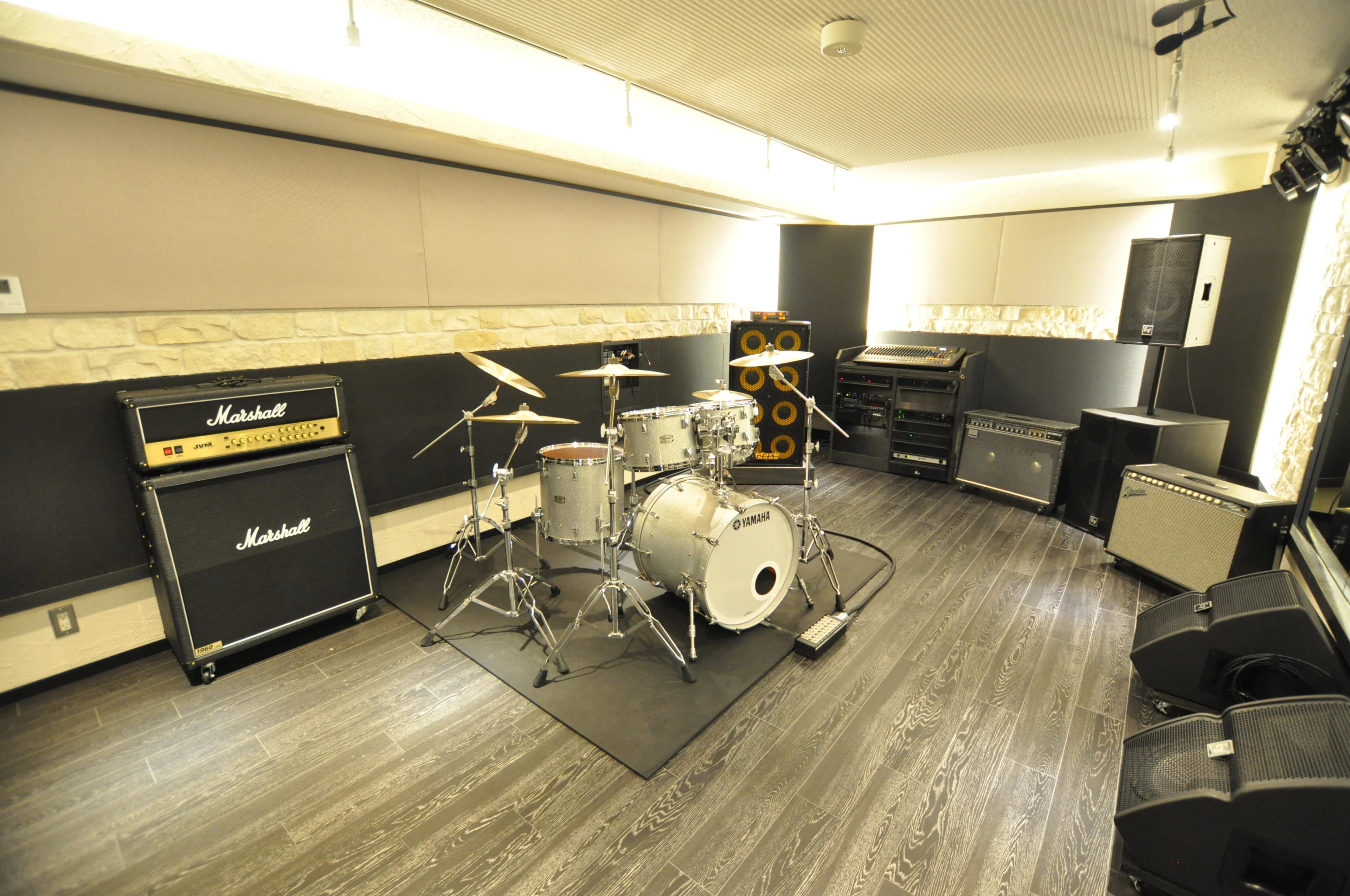 椿音楽教室 ギター クラウドナインスタジオ横浜北口店のサムネイル画像 4