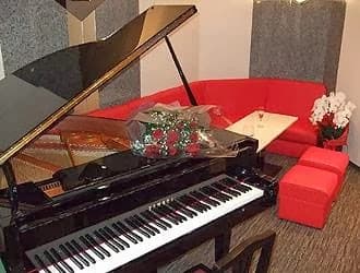 凛ミュージック ギター 北新地音楽サロンのメイン画像